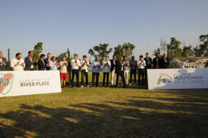 El staff de River, con el Píncipe Francéscoli y el Muñeco Gallardo como figuras, acompñaron la jornada que el Municipio de Hurlingham catalogó como "histórica" para el distrito.