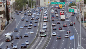 El carril exclusivo del Metrobus que aprovechan las combis, hacen la diferencia para el usuario, sobre todo en hora pico.