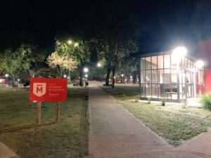 Destacamento policial de la plaza El Manzanar, en Morón sur