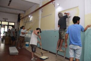 Manos a la obra: de sol a sol los voluntarios trabajaron sin descanso para dejar terminada la primera etapa de la iniciativa solidaria